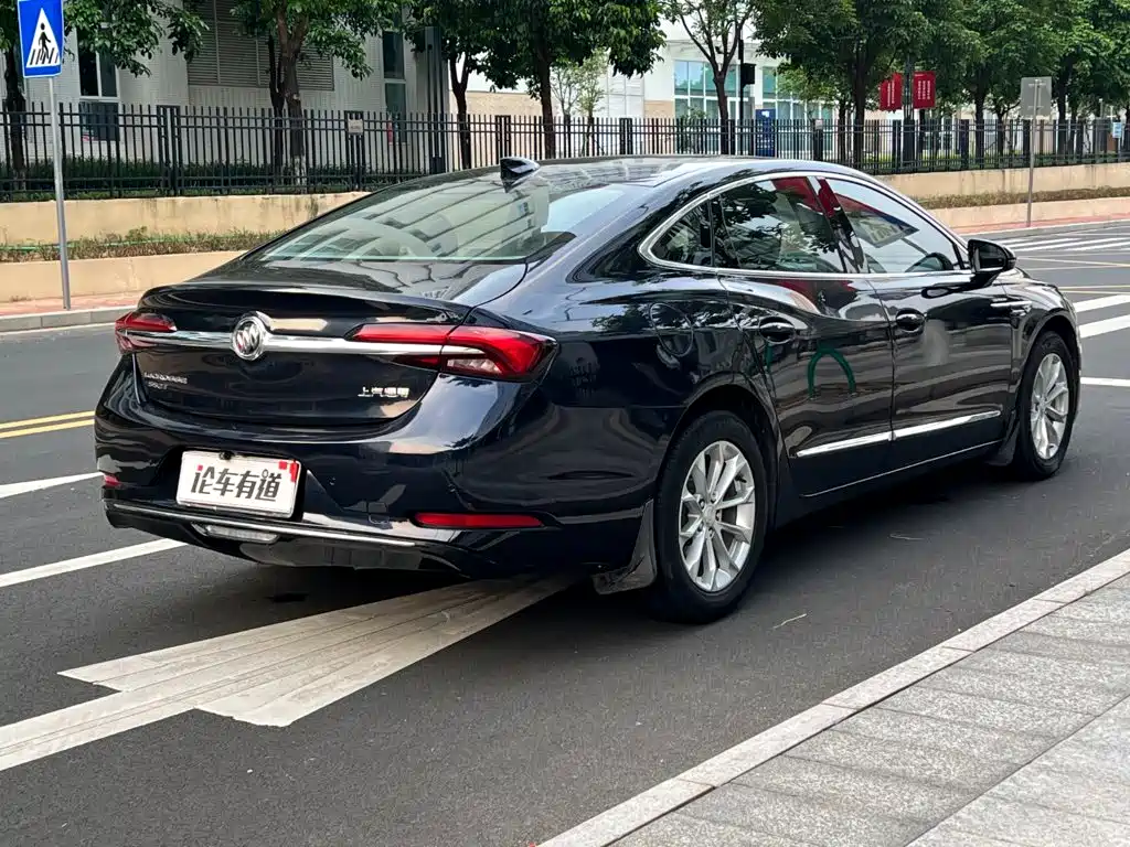 Buick LaCrosse — миниатюра 2