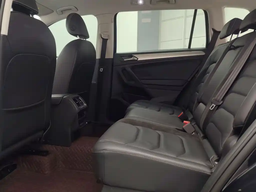 Volkswagen Tiguan L — миниатюра 14