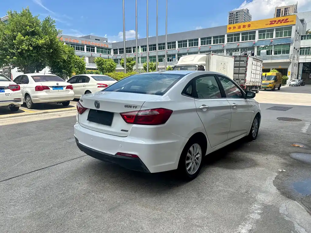 CHANGAN YUEXIANG V7