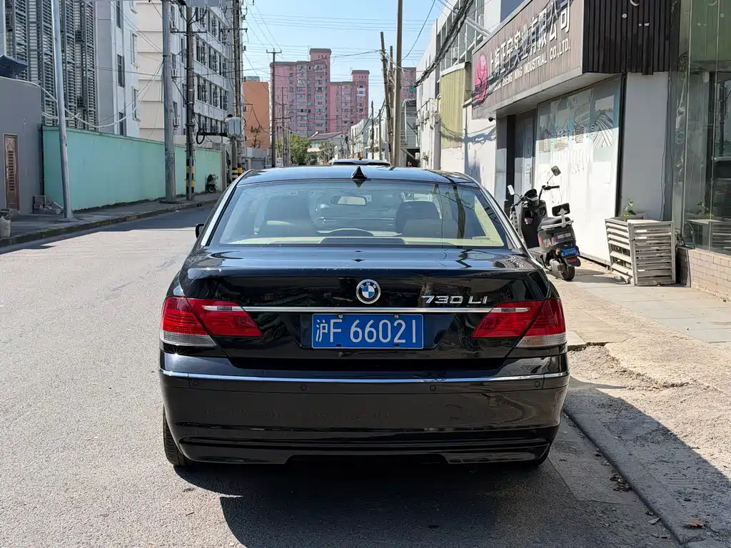 BMW 7 Series — миниатюра 5