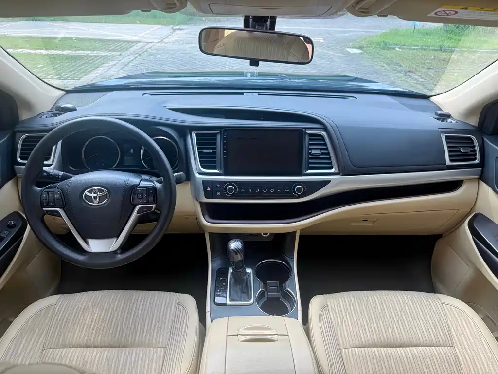 Toyota Highlander 2021 2.0T Elite 7 мест