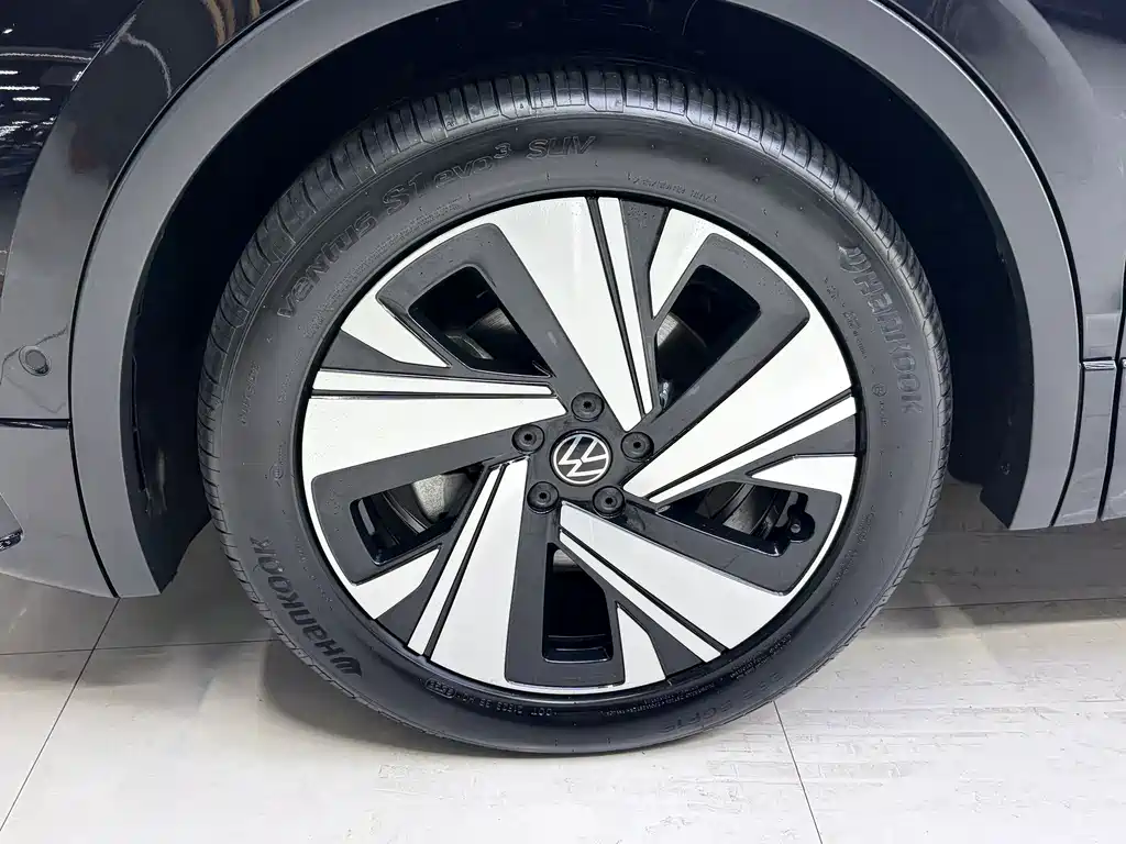 Volkswagen Tiguan L L 2023 380TSI AT R-Line 7 мест