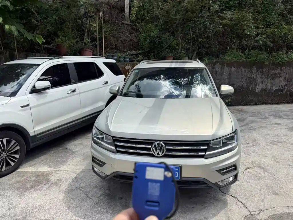 Volkswagen Tiguan L — миниатюра 2