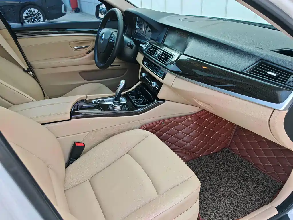 BMW 5 Series — миниатюра 20