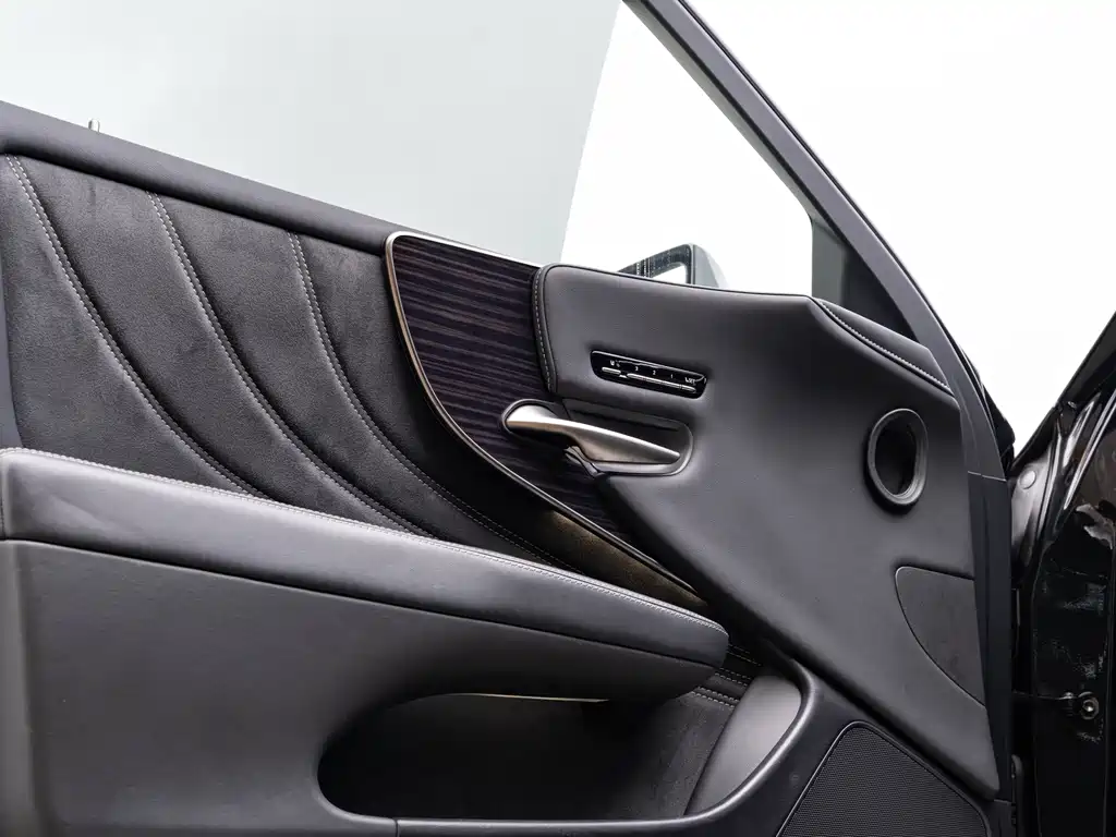 Lexus LS — миниатюра 20