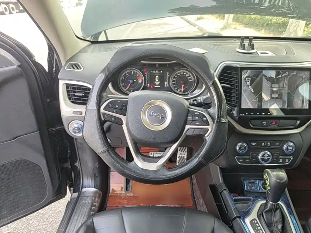 Jeep Cherokee — миниатюра 11