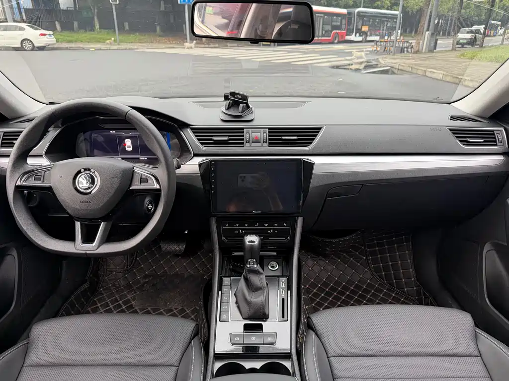 Skoda Superb — миниатюра 10