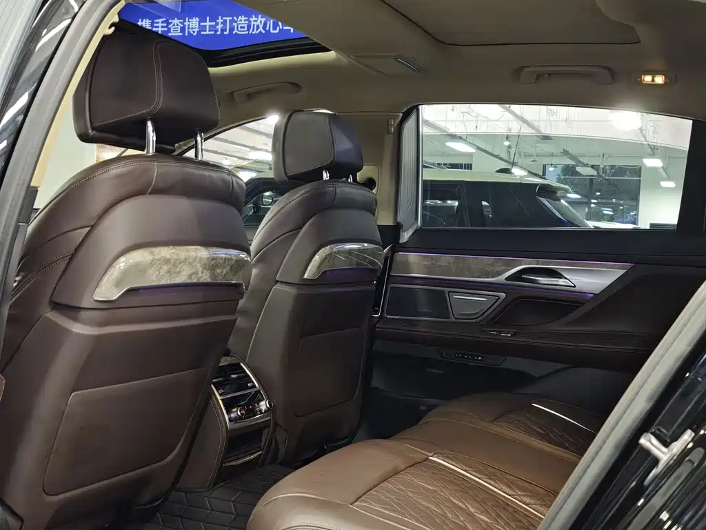 BMW 7 Series — миниатюра 6