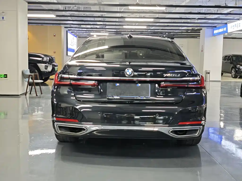 BMW 7 Series — миниатюра 10