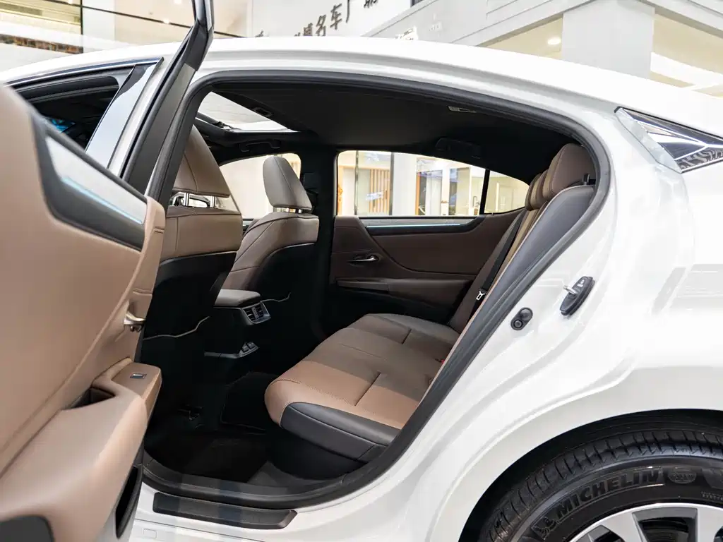Lexus ES — миниатюра 10
