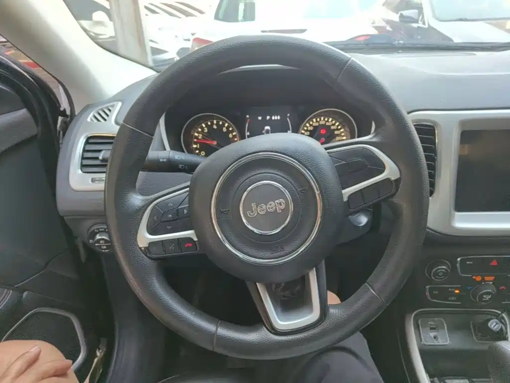 Jeep Compass — миниатюра 11