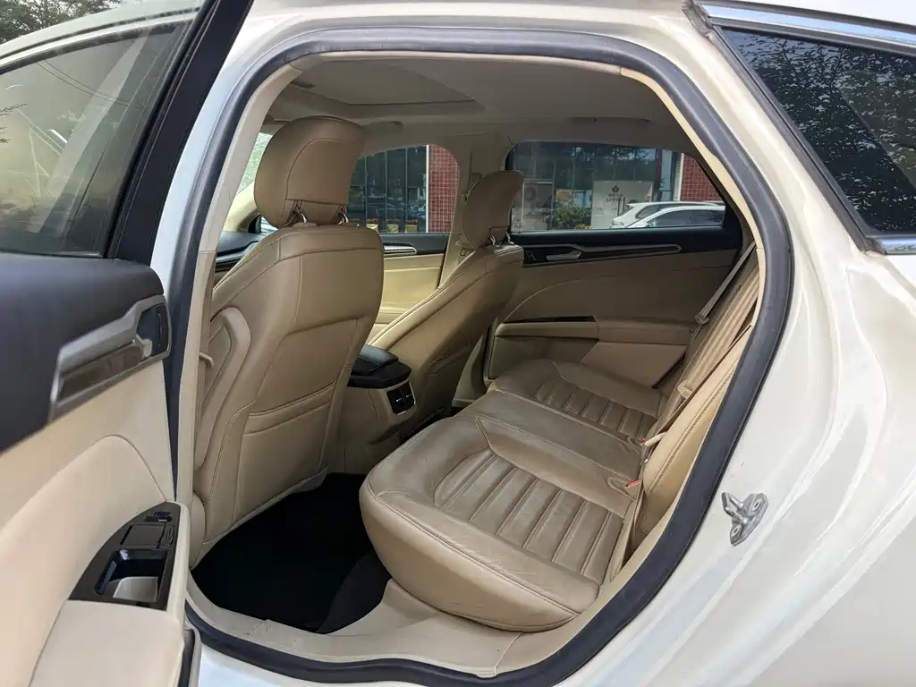 Ford Mondeo — миниатюра 8