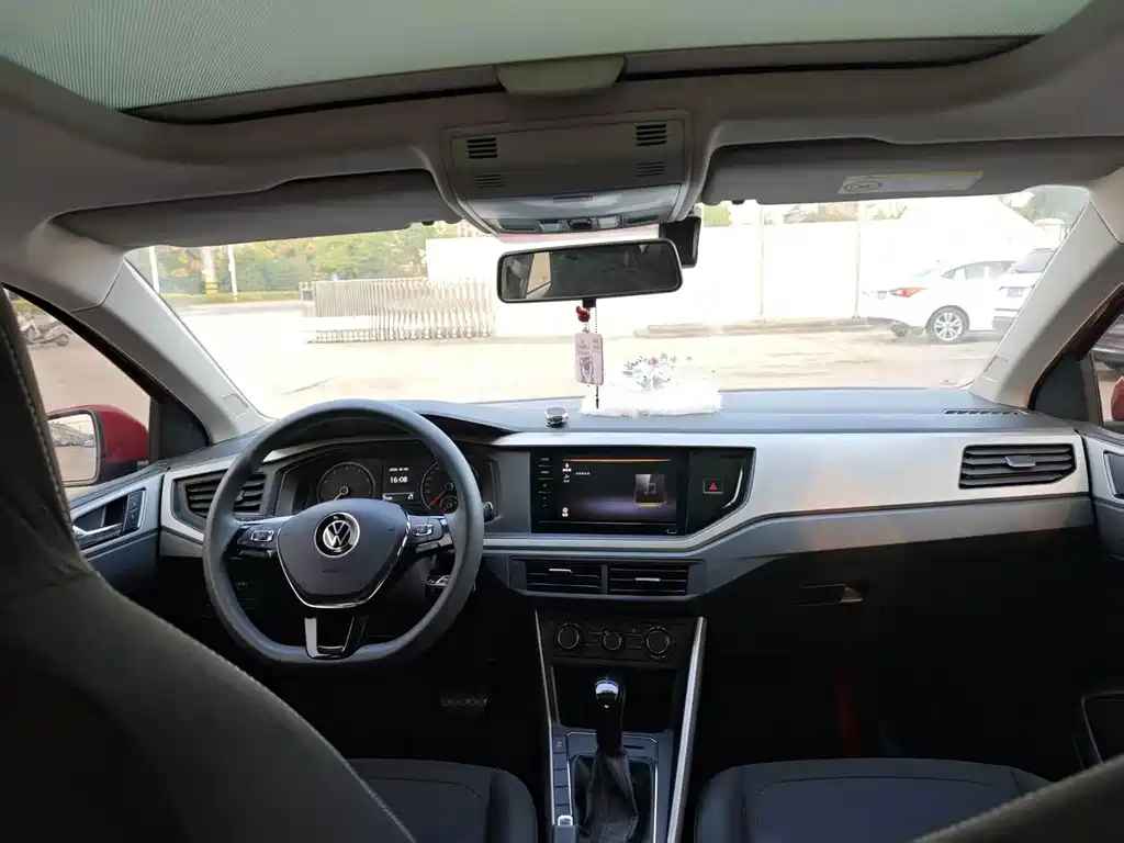 Volkswagen Polo — миниатюра 2