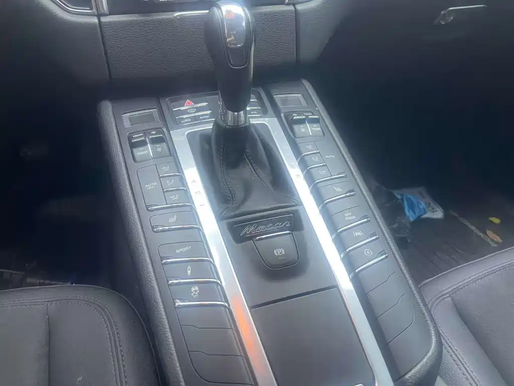 Porsche Macan — миниатюра 9