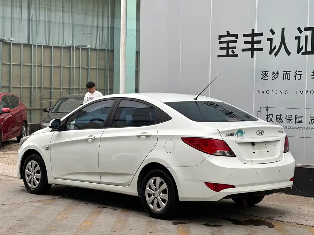 Hyundai Verna — миниатюра 3