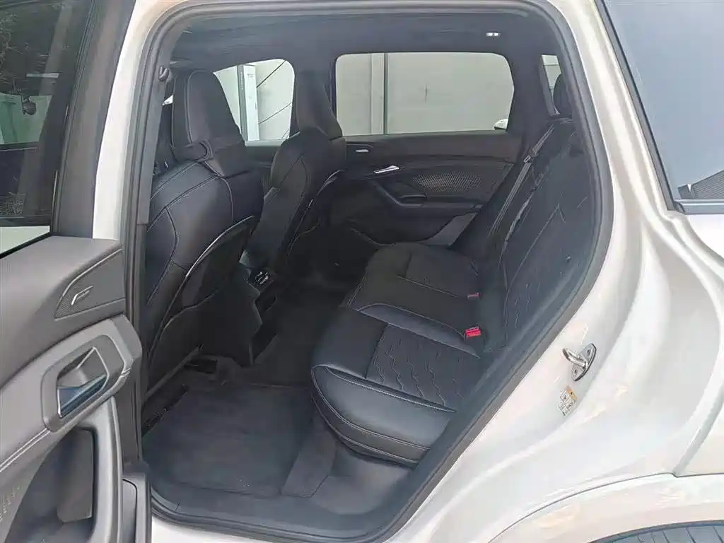 Audi Q6L e-tron