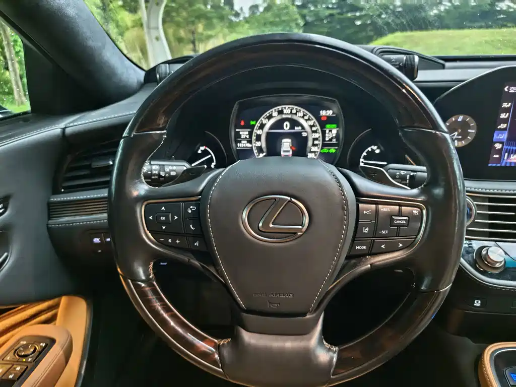 Lexus LS — миниатюра 15
