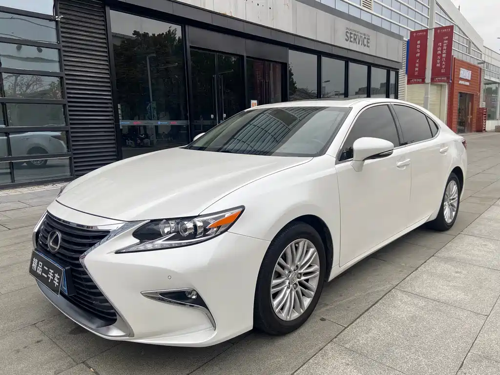 Lexus ES 2017