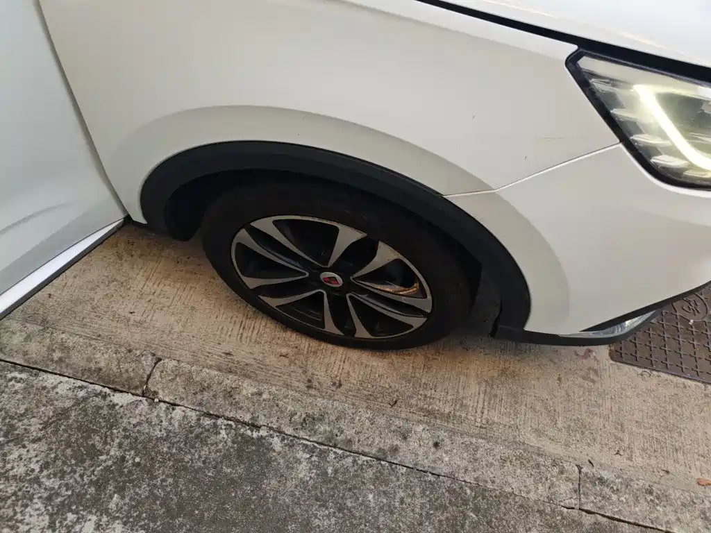 Roewe RX3 — миниатюра 8