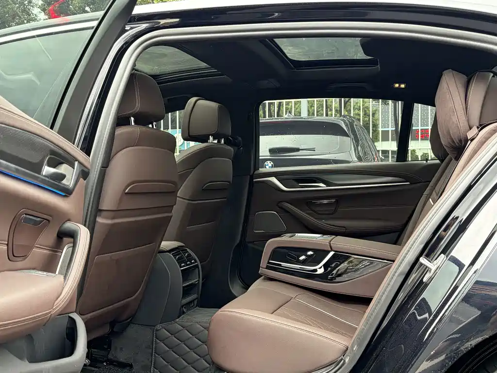 BMW 5 Series New Energy — миниатюра 17