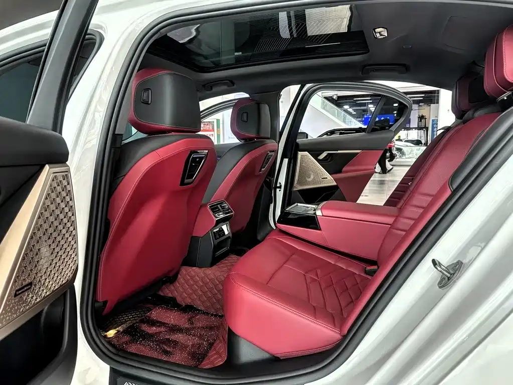 BMW 5 Series — миниатюра 7