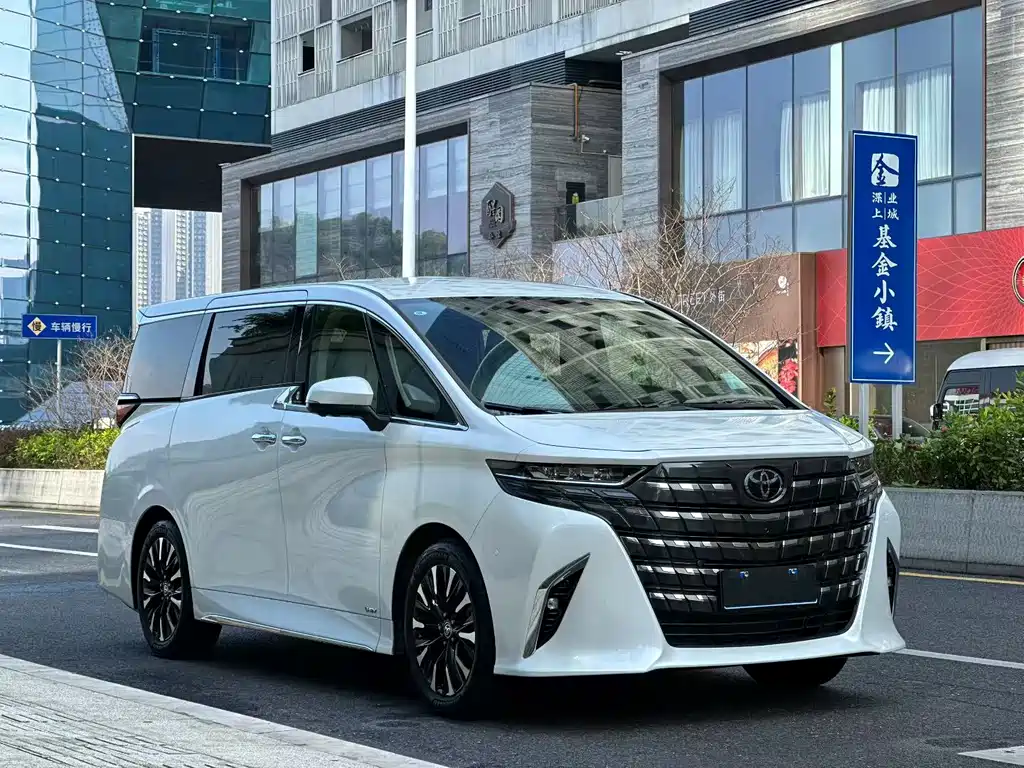 Toyota Alphard — миниатюра 3