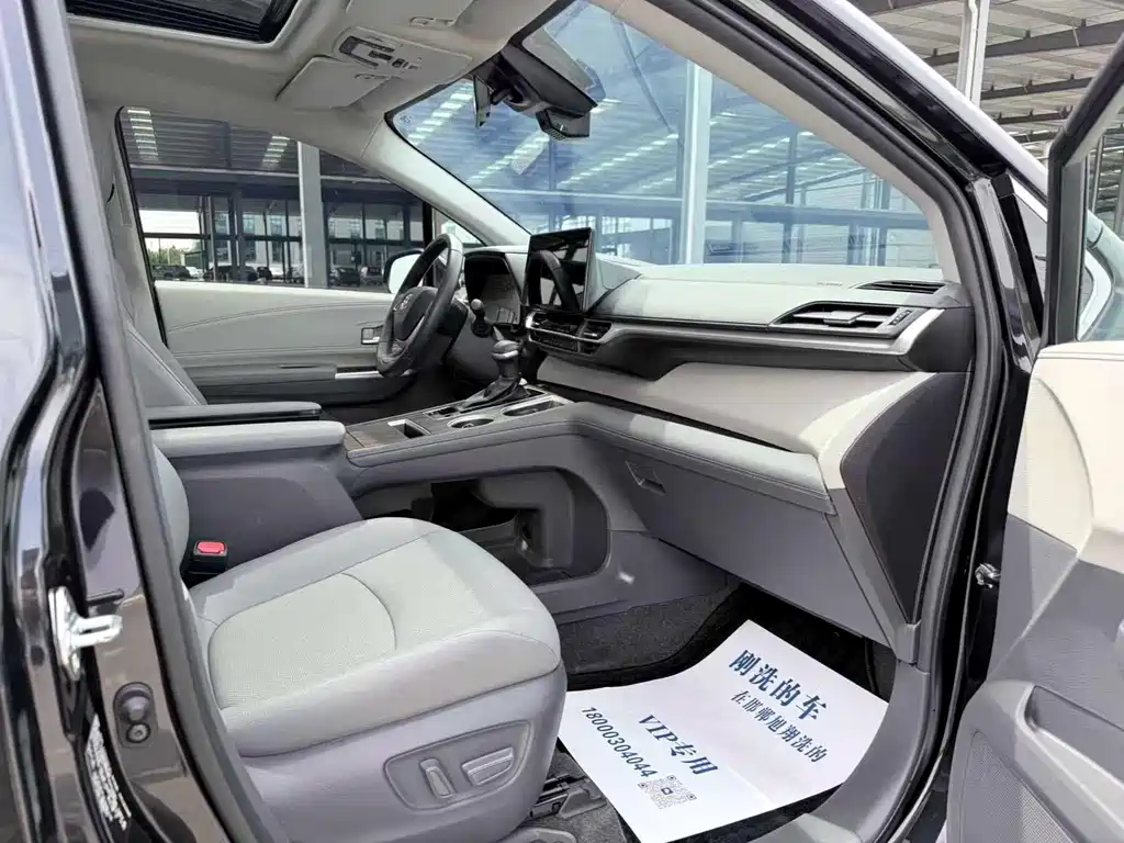Toyota Granvia 2023 2.5L Luxury PLUS