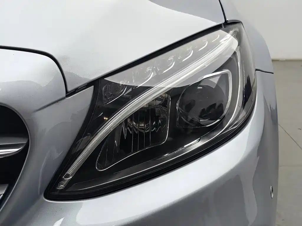 Mercedes-Benz C-Class — миниатюра 7