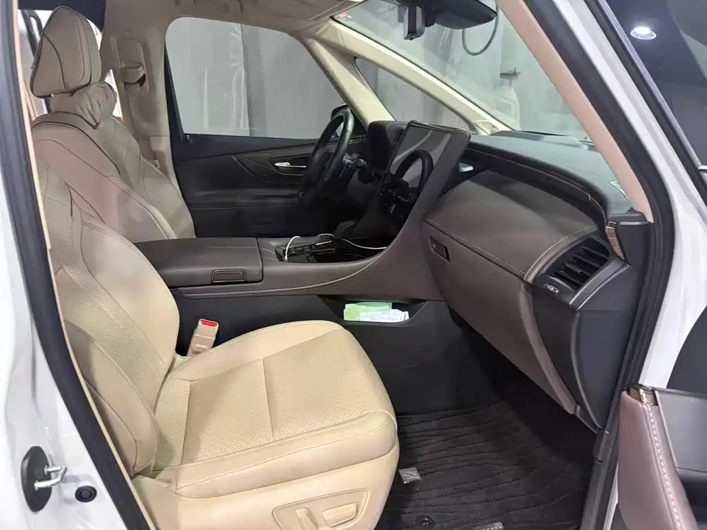 Toyota Alphard — миниатюра 5