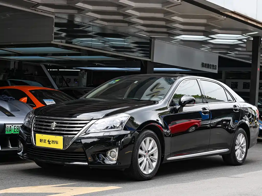 Toyota Crown 2014