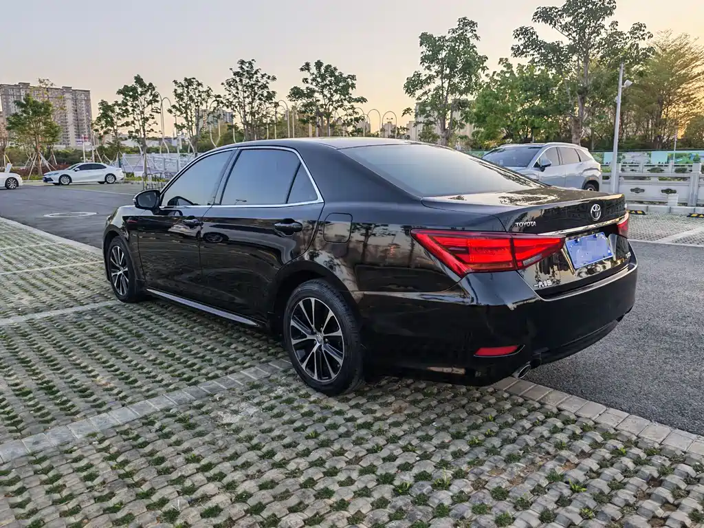Toyota Crown 2018 2.0T Fashion