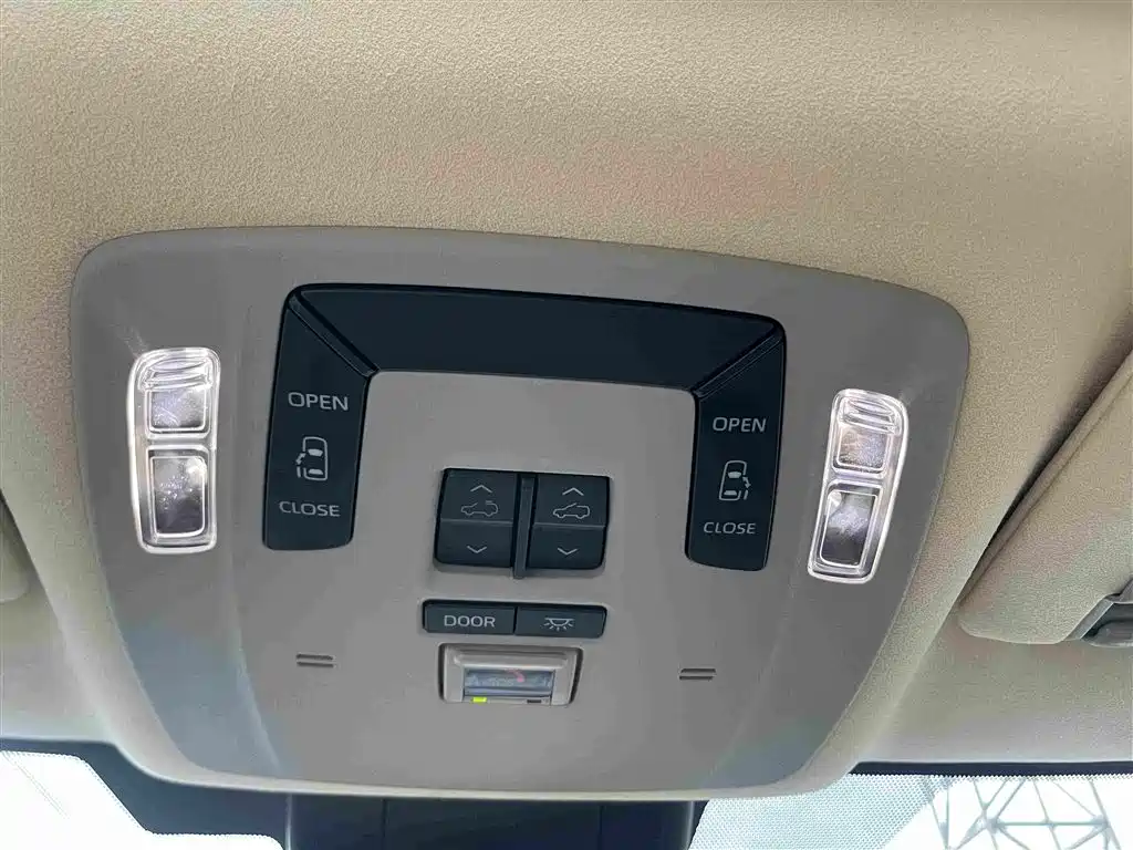 Toyota Granvia — миниатюра 29
