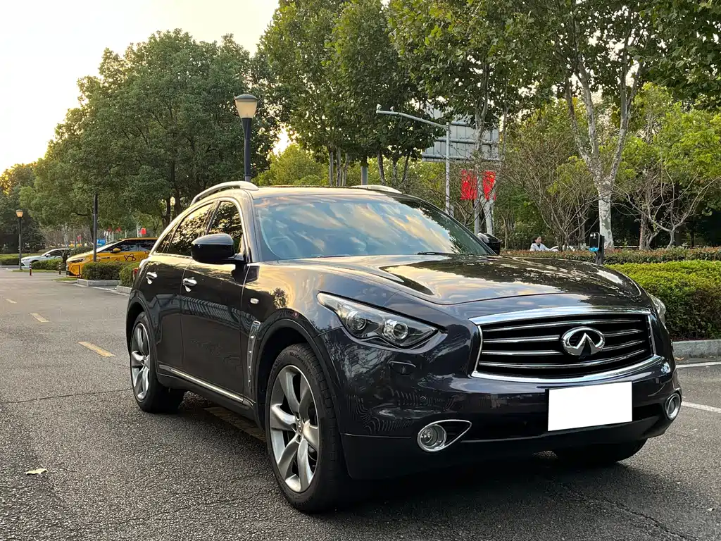 Infiniti QX70 — миниатюра 3