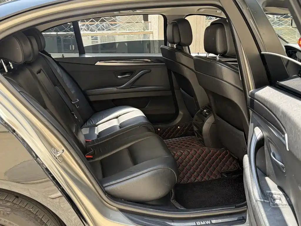 BMW 5 Series — миниатюра 9