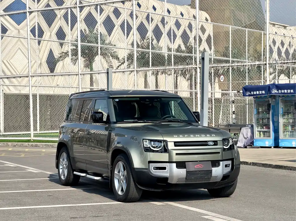 LAND ROVER DEFENDER