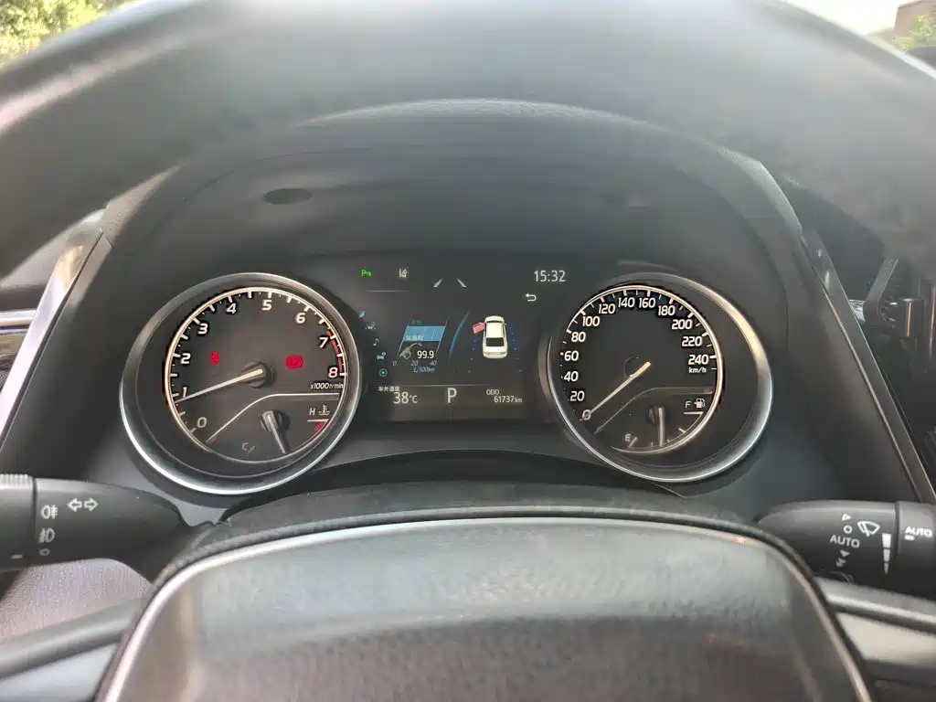 Toyota Camry — миниатюра 5