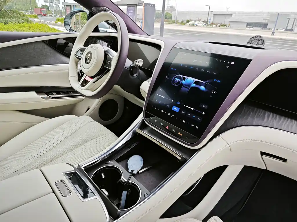 Yangwang Yangwang U7 — миниатюра 11