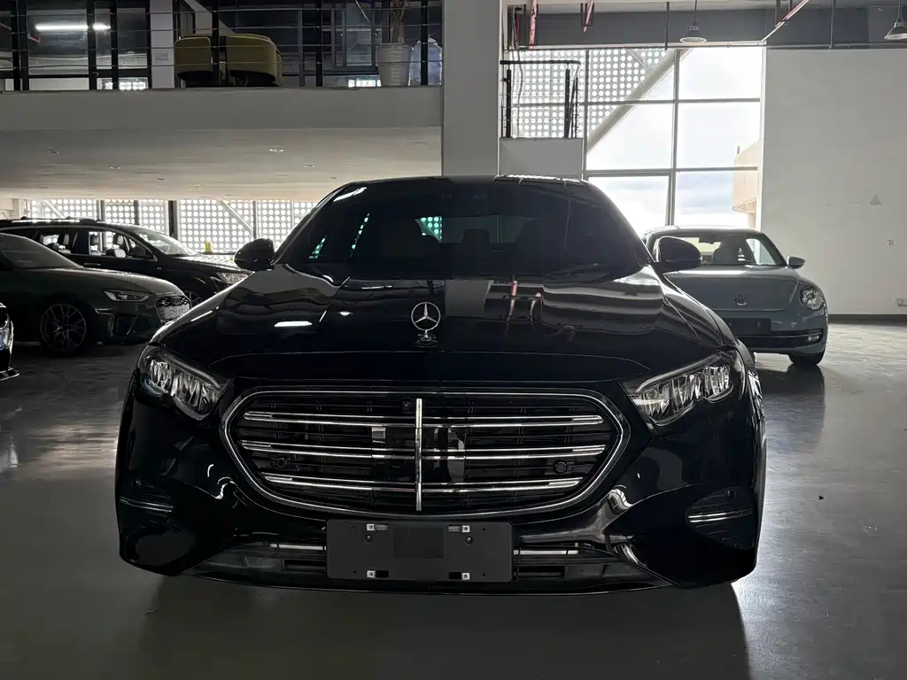 Mercedes-Benz E-Class — миниатюра 2
