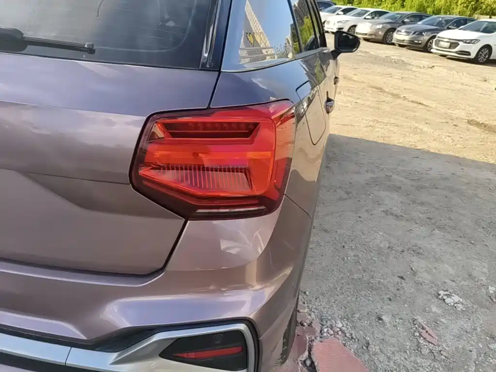 Audi Q2L e-tron — миниатюра 8