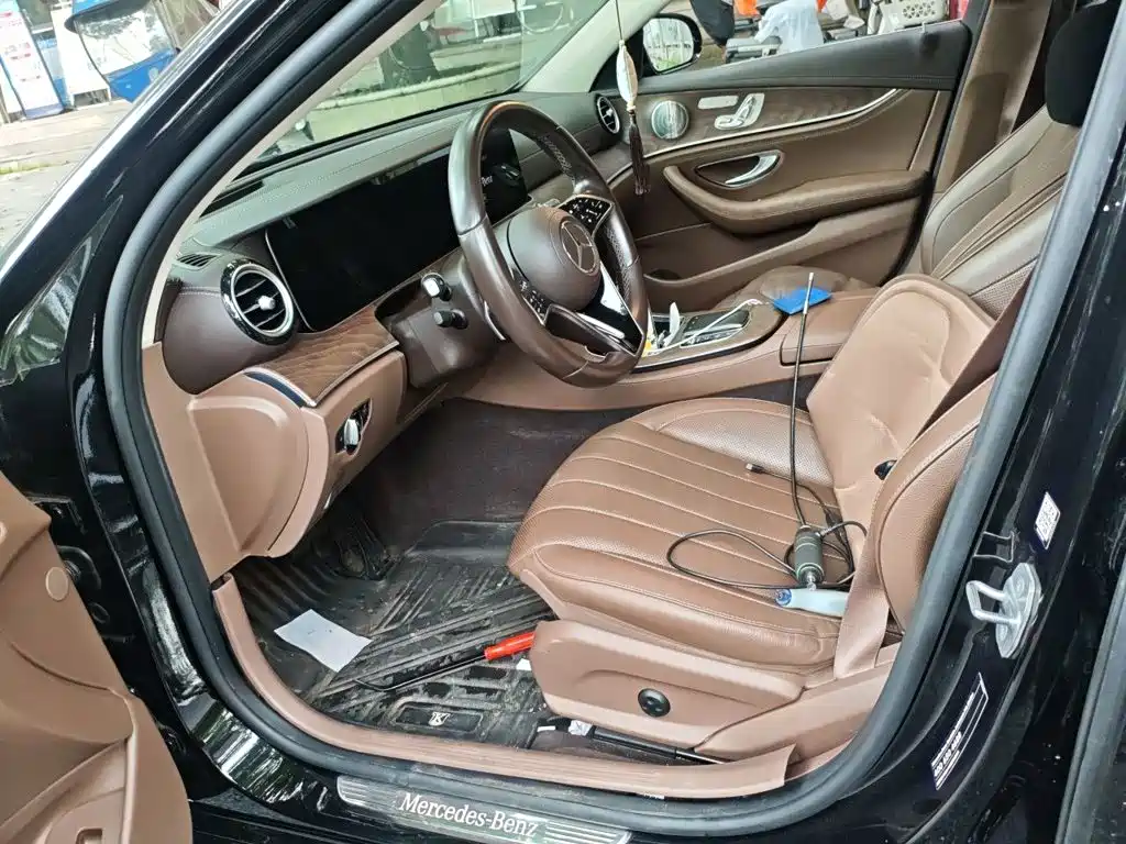 Mercedes-Benz E-Class — миниатюра 11