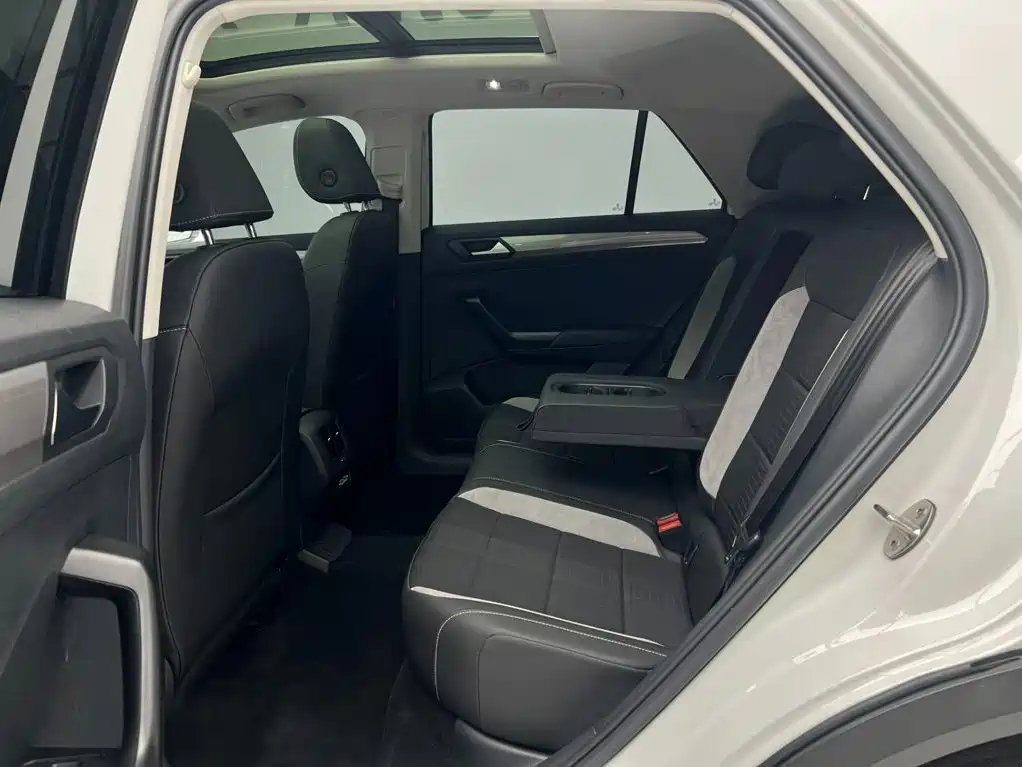 Volkswagen T-Roc — миниатюра 15