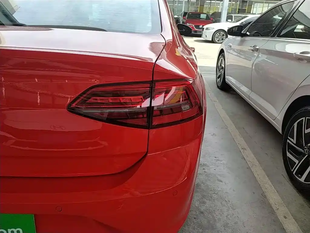 Volkswagen Lamando 2019 230TSI DSG V