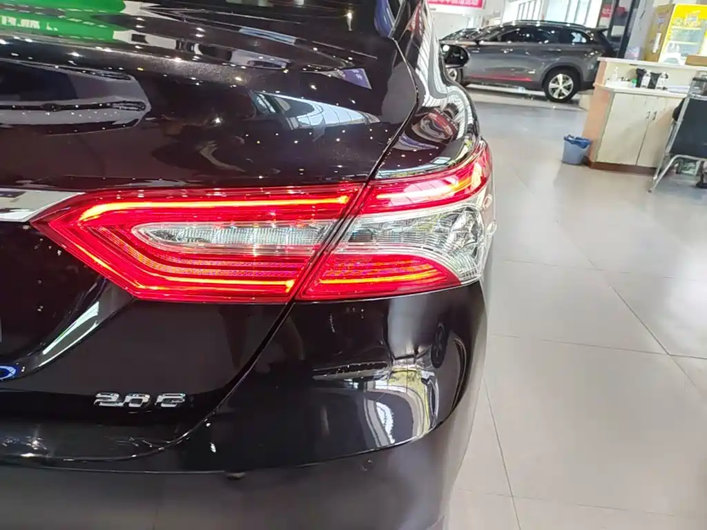 Toyota Camry 2021 2.0G Luxury