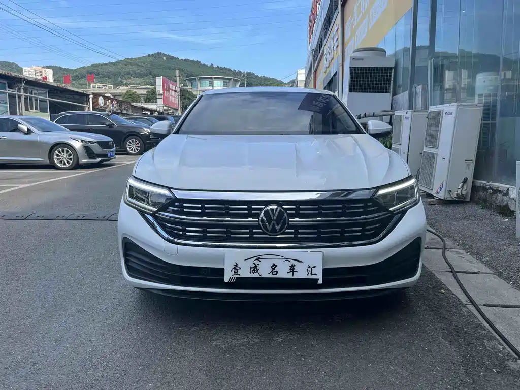 Volkswagen Sagitar 2025 300TSI DSG