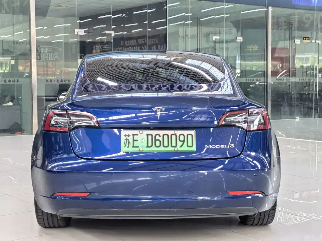 Tesla Model 3 — миниатюра 12