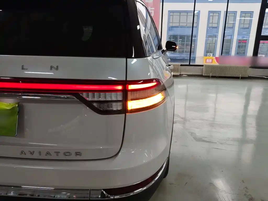Lincoln Aviator — миниатюра 8