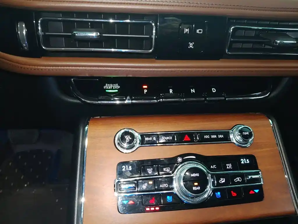 Lincoln Aviator — миниатюра 14