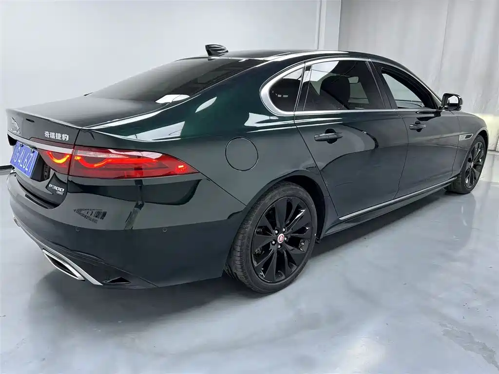 Jaguar XFL 2021 XFL 2.0T P300 Flagship Sport