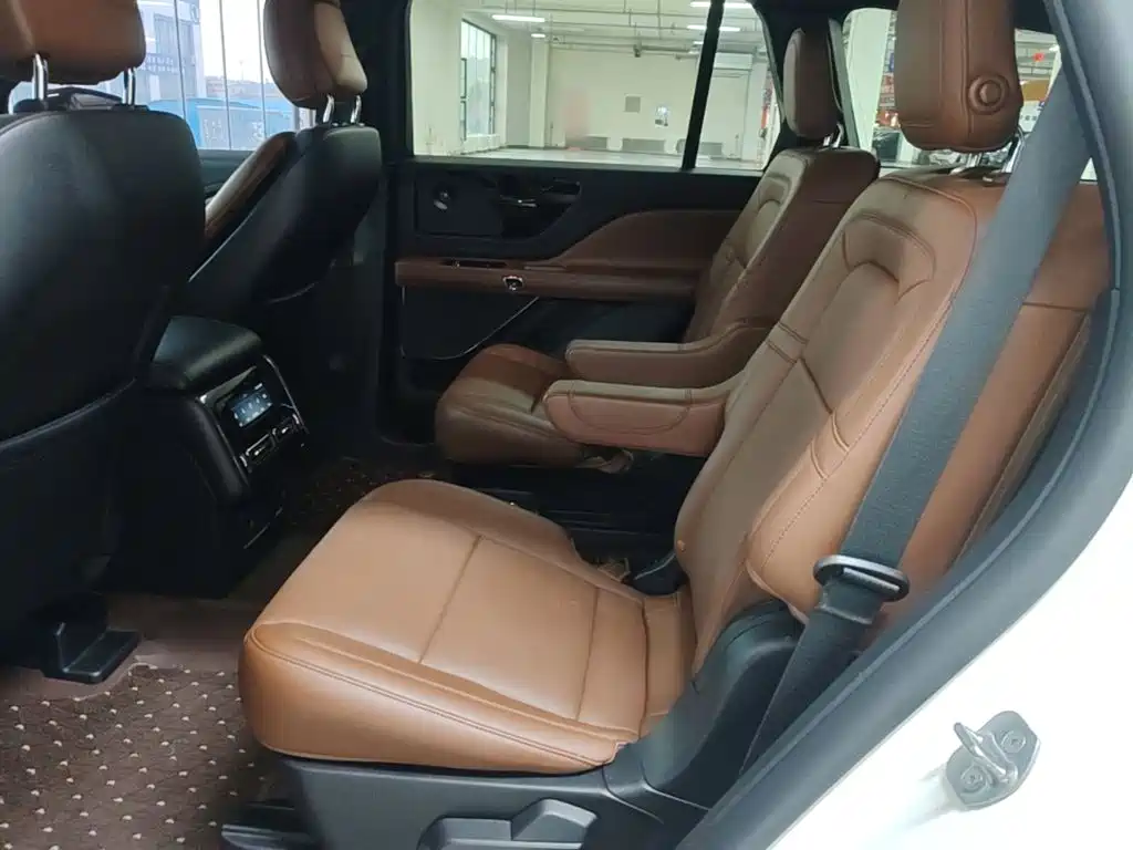 Lincoln Aviator — миниатюра 17