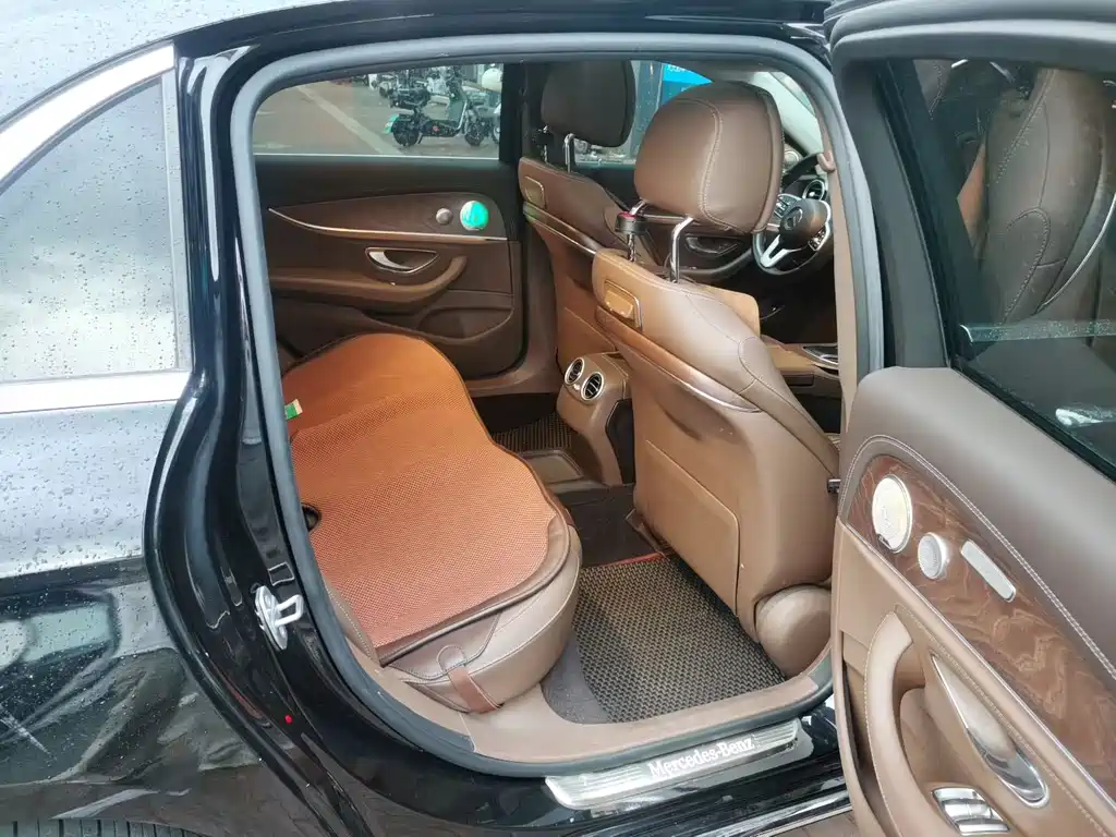 Mercedes-Benz E-Class — миниатюра 8